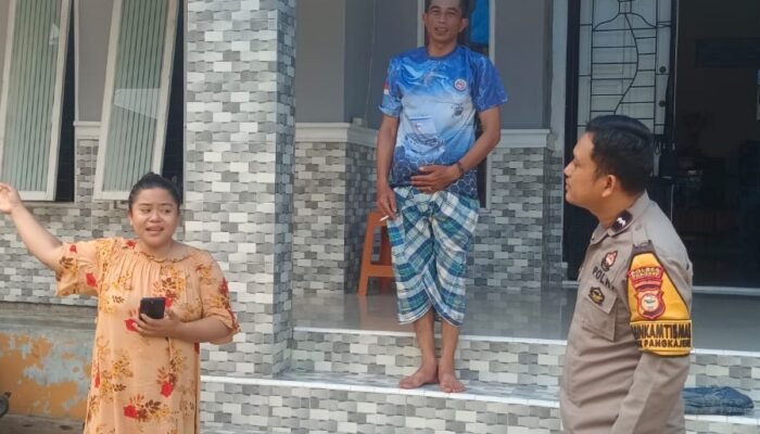 Pererat Kemitraan dengan Warga, Bhabinkamtibmas Polsek Pangkajene Sambangi Rumah Warga di Kelurahan Pabundukang