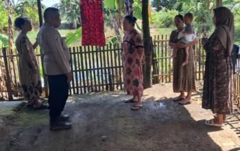 Patroli Sambang Siang Hari, Bhabinkamtibmas Polsek Ma’rang Imbau Warga Waspada Kebakaran dan Cuaca Ekstrem