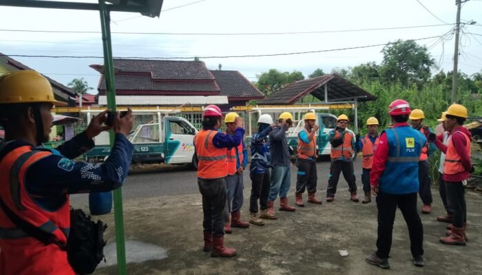 Sinergi Tanpa Batas! Kelurahan Data Gandeng TNI-Polri dan PLN Gelar Aksi Bersih-bersih ​