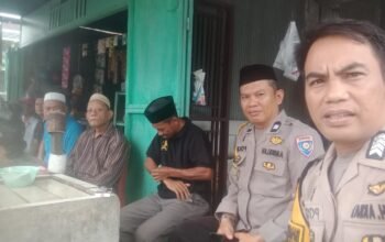Wujud Empati, Bhabinkamtibmas Melayat ke Rumah Duka dan mengantar Jenazah Ke pemakaman Umum di wilayah Kel. Bonto Perak