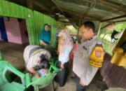 Bhabinkamtibmas Kalabbirang   Kasi Kessos Kelurahan Kalabbirang menyerahakan bantuan bencana puting beliung