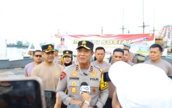 Polda Sulsel Gelar Bakti Sosial, Bersihkan Anjungan Pantai Losari