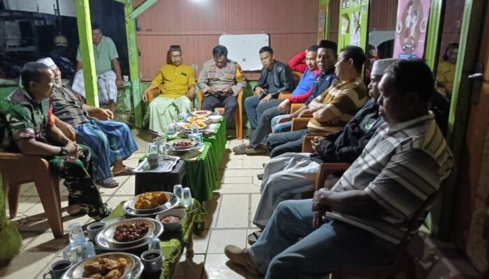 Plt Camat Pangkajene Bersama Kapolsek Pangkajene Melaksanakan Kegiatan Silaturahmi Dengan Para Tomas, Ketua RT / RW Se-Kelurahan Tekolabbua