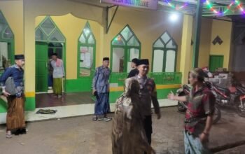 Bhabinkamtibmas Polsek Tondong Tallasa Amankan Salat Isya dan Tarawih Malam Kedua Ramadan di Desa Bulu Tellue