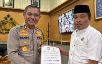 Ketua BAZNAS Pangkep Terima Zakat Fitrah dari Kapolres Pangkep