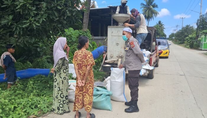 Turun ke Kampung, Personel Polsek Ma’rang Cek Harga Beras Saat Patroli Dialogis