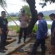 Bhabinkamtibmas Polsek Pangkajene Bersama Damkar Pangkep Tinjau dan Bersihkan Saluran IPAL Tersumbat di Kp Barasa Sibatua