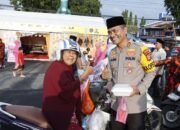 Kapolres Pangkep Bersama Bhayangkari Berbagi Takjil di Pos Terpadu Pelayanan Idul Fitri