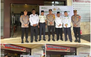 Kapolres Pangkep Bersama BAZNAS Salurkan 125 Paket Zakat Fitrah kepada Warga