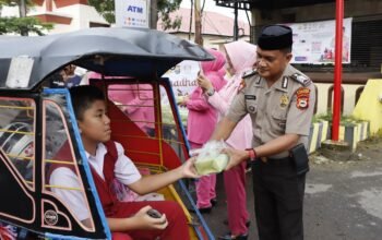 Polres Pangkep dan Bhayangkari Berbagi Takjil, Tebar Kepedulian di Bulan Ramadan