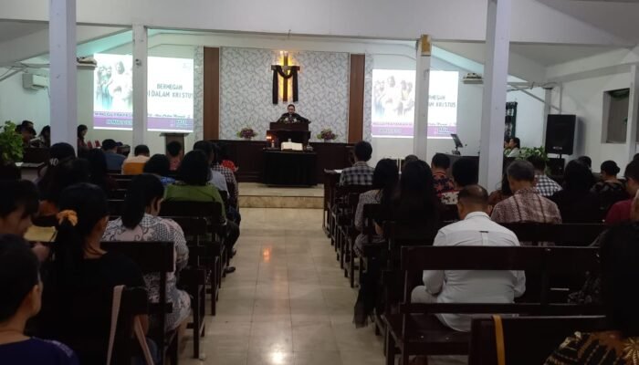 Bhabinkamtibmas Polsek Pangkajene Pantau Ibadah Mingguan Jemaat GKSS Klasis Mapatuwo