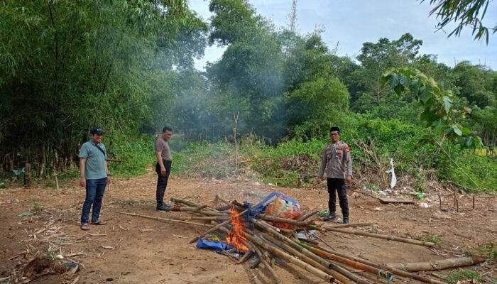 Kapolsek Labakkang Pimpin Penggerebekan Judi Sabung Ayam di Desa Barabatu