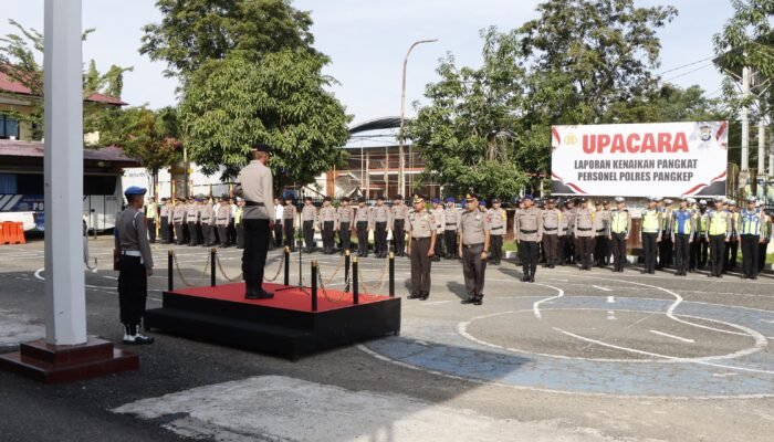 Polres Pangkep Gelar Upacara Laporan Kenaikan Pangkat Pengabdian Personel
