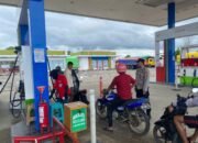 Patroli Dialogis di SPBU Laikang, Personel Polsek Ma’rang Himbau Pemudik Utamakan Keselamatan