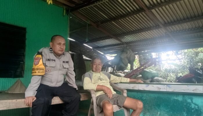 Bhabinkamtibmas Sambang Warga Kalabbirang, Wujudkan Rasa Aman dan Nyaman