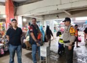 Bhabinkamtibmas Mappasaile Intensifkan Pengamanan Pasar Pangkajene Jelang Idul Fitri