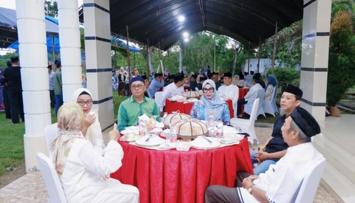Wabup Barru Abustan Gelar Buka Puasa Bersama, Pererat Silaturahmi dengan Masyarakat