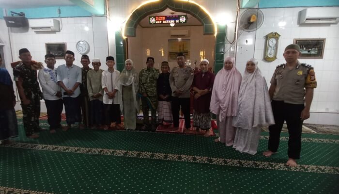 Bhabinkamtibmas Dampingi Wakapolsek Pangkajene Hadiri Safari Ramadan Muspika di Masjid Darussalam Jagong