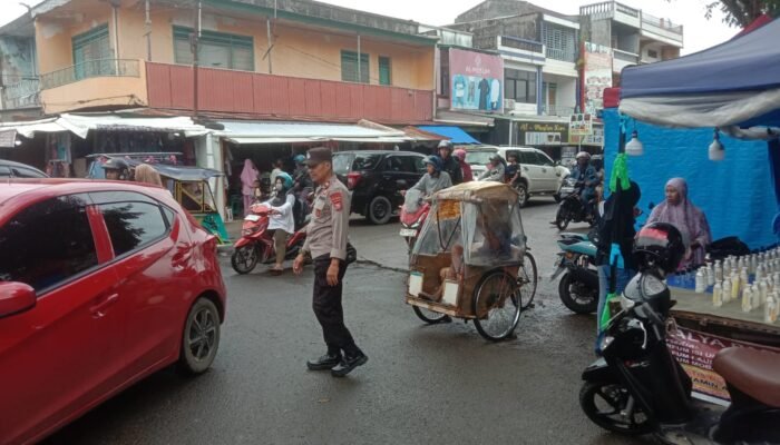 Polsek Pangkajene Intensifkan Patroli dan Pengaturan Lalu Lintas di Ruko Palampang Jelang Idul Fitri 1447 H