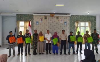 Ketua BAZNAS Kabupaten Pangkajene dan Kepulauan Salurkan 40 Paket Ramadhan Bahagia di Kecamatan Balocci