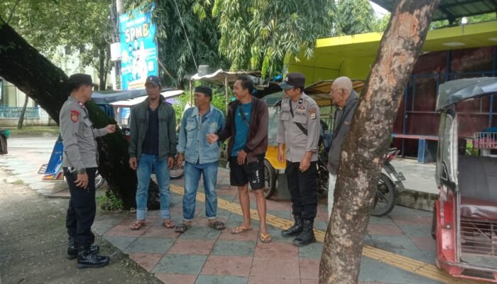 Patroli Kanit Samapta Polsek Pangkajene guna menghimbau warga agar bersama sama memelihara kamtibmas