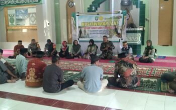 Bhabinkamtibmas Polsek Pangkajene Hadiri Musyawarah Tani Musim Tanam Gadu 2026 di Kelurahan Bonto Perak