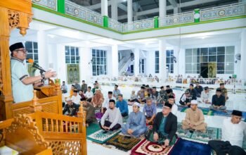 Safari Ramadan di Lalabata, Wabup Abustan A. Bintang Serahkan Bantuan dan Paparkan Program Strategis Pemkab Kabupaten Barru