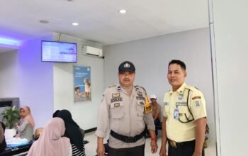 Bhabinkamtibmas Kelurahan Mappasaile Laksanakan Patroli dan Imbauan Kamtibmas di BRI Cabang Pangkep