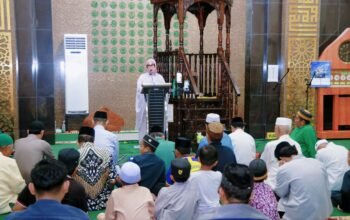 Bupati Barru Andi Ina Lanjutkan Safari Ramadan di Masjid Ad Da’wah Kiru-Kiru, Ajak Masyarakat Perbanyak Ibadah di 10 Malam Terakhir