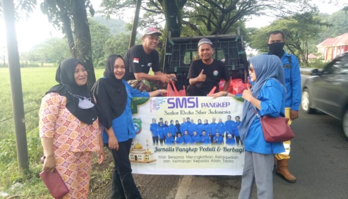 SMSI Pangkep Bersama Insan Pers Berbagi Takjil di Mattampa