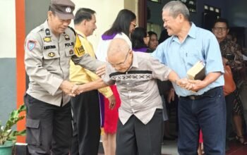 Bhabinkamtibmas Tonasa Amankan Ibadah Minggu di Gereja POUK Tonasa, Situasi Aman dan Kondusif