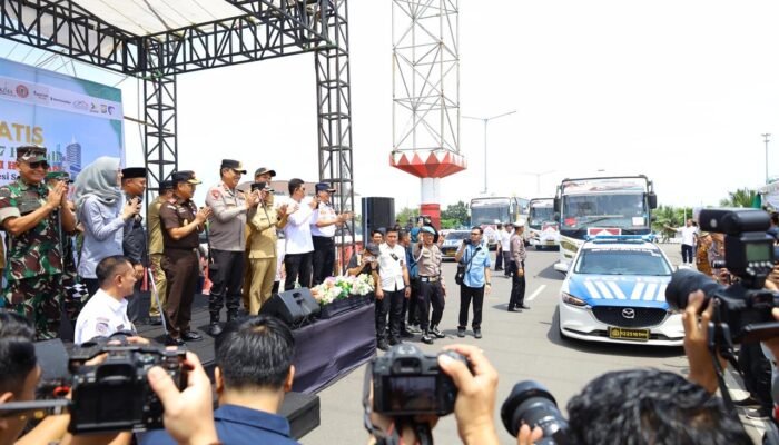 Dukung Mudik Aman, Kapolda Sulsel Bersama Forkopimda Lepas Keberangkatan Bus Mudik Gratis Idul Fitri 1447 H