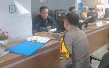 Tingkatkan Layanan Publik, Bhabinkamtibmas Pangkajene Koordinasi SOP Surat Keterangan dengan Dukcapil MPP