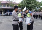 Tangkap Pengguna Narkoba pada Saat Patroli, Kapolres Pangkep Berikan Penghargaan Kepada Dua Personel Sat Lantas Polres Pangkep