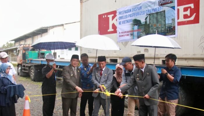 Plh Sekda Barru Lepas Ekspor Perdana 18 Ton Daging Kepiting Rajungan PT Philips Seafood ke Vietnam