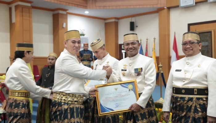 Kapolres Pangkep Terima Penghargaan di Puncak HUT ke-66 Kabupaten Pangkep, Tekankan Sinergitas Pembangunan