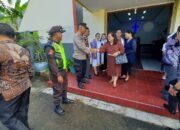 Pengamanan Ibadah Rutin Gereja, Wujud Kehadiran Bhabinkamtibmas Kelurahan Tonasa di Tengah Jemaat.