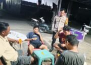Sambangi Warga Main Domino Saat Patroli Malam, Bhabinkamtibmas Pangkajene Ingatkan Bahaya Judi