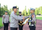 Kapolda Sulsel Pimpin Apel Gabungan dan Berikan Penghargaan kepada Personel Berprestasi