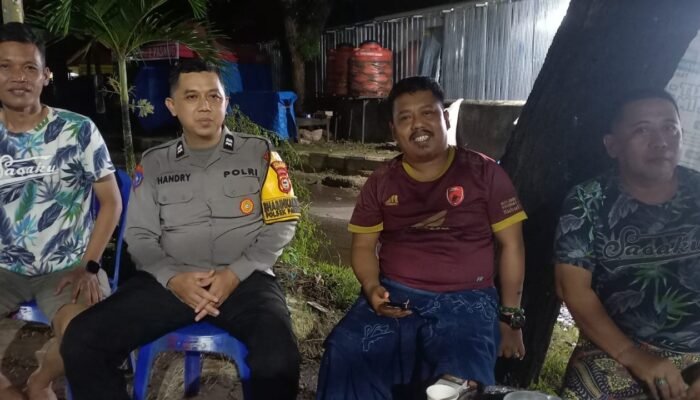 Bhabinkamtibmas Polsek Pangkajene Pastikan Acara Syukuran dan Aqiqah Warga Tumampua Berjalan Aman