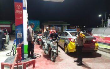 Polsek Ma’rang Intensifkan Patroli Malam di SPBU Laikang, Jaga Stabilitas BBM dan Cegah Kepanikan Warga