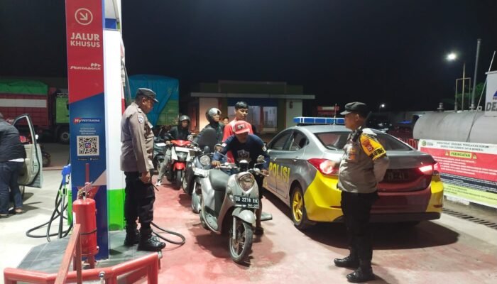 Polsek Ma’rang Intensifkan Patroli Malam di SPBU Laikang, Jaga Stabilitas BBM dan Cegah Kepanikan Warga