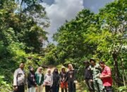Kawal Peninjauan Hutan Mahasiswa Unhas, Bhabinkamtibmas Bonto Birao Pastikan Kegiatan Berjalan Aman