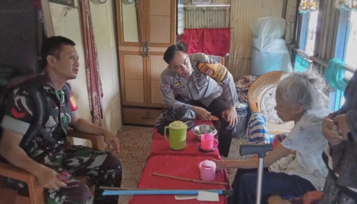 Wujud Polri-Babinsa Peduli, Bhabinkamtibmas dan Babinsa Anrong Appaka Kunjungi Lansia Hidup Sebatang Kara