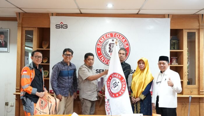 Dirut Semen Tonasa, Lepas Jemaah Calon Haji Keluarga Besar PT Semen Tonasa