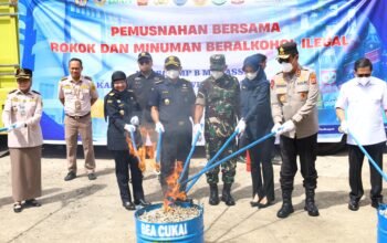 Kapolda Sulsel Hadiri Pemusnahan Rokok dan Minuman Beralkohol Ilegal oleh Kanwil DJBC Sulbagsel
