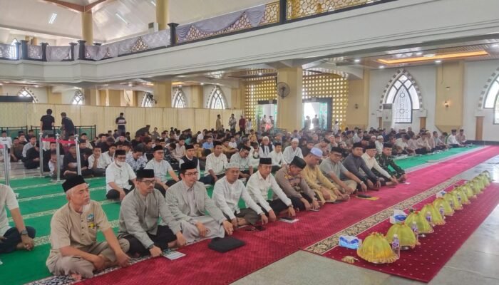 1.500 Jamaah Padati Masjid Agung Pinrang Ratusan Guru Serap Ilmu Parenting Nabi Ibrahim