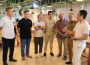 Maksimalkan PAD Sekda Pinrang Pantau Langsung Pemasangan Alat Rekam Pajak Restoran