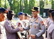 Wujud Apresiasi Kinerja, Kapolda Sulsel Berikan Penghargaan kepada Personel Berprestasi