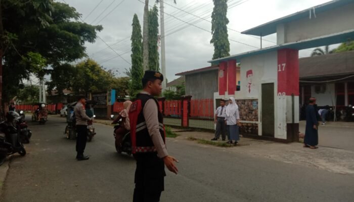 Polsek pangkajene giatkan patroli dan pengaturan arus lalu lintas di jln.A mauraga wilkum polsek pangkajene